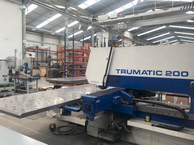 Vista Lateral Esquerda  da Trumpf Trumatic 200  máquina