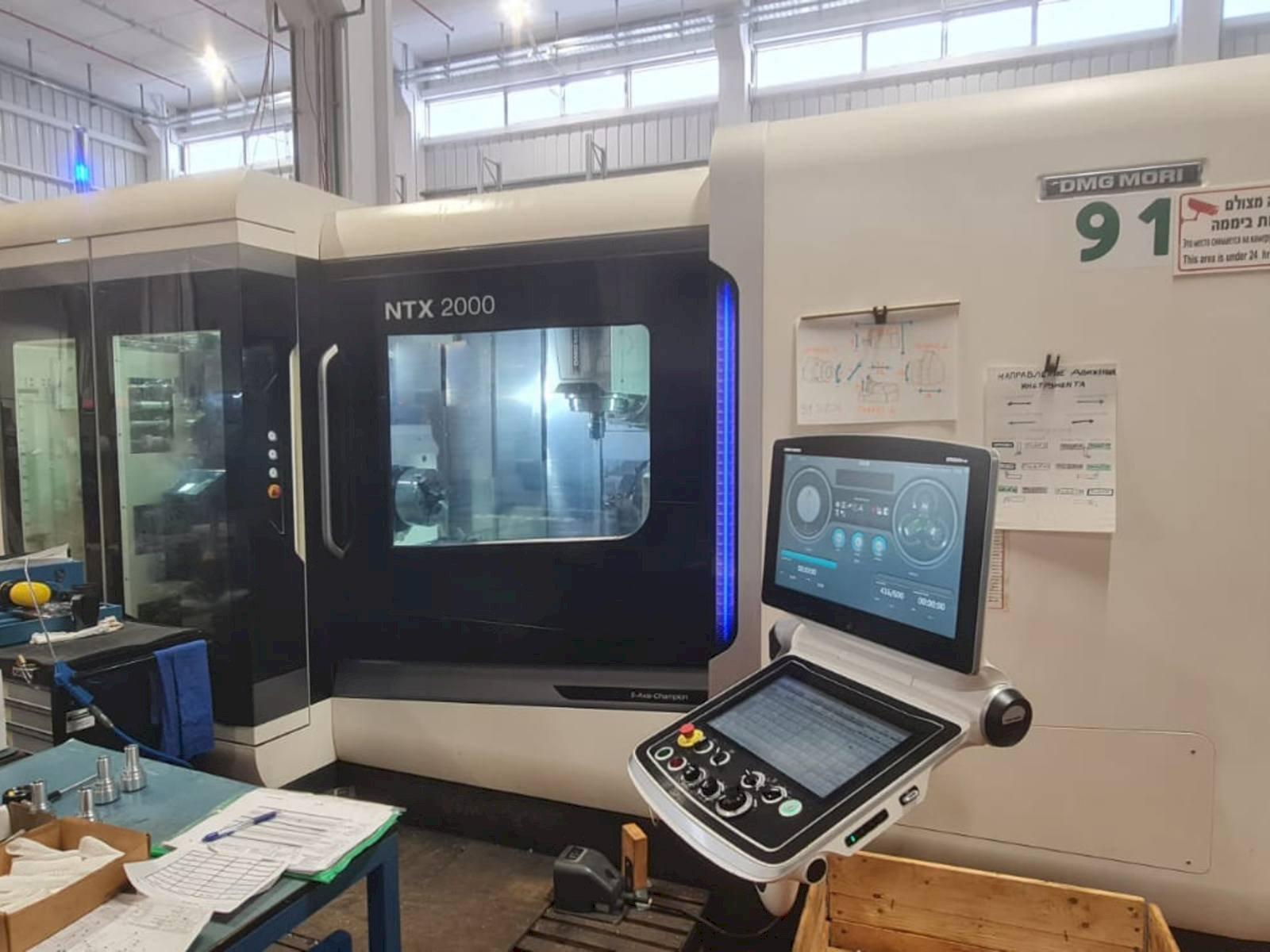 Vista Frontal  da DMG MORI NTX 2000  máquina