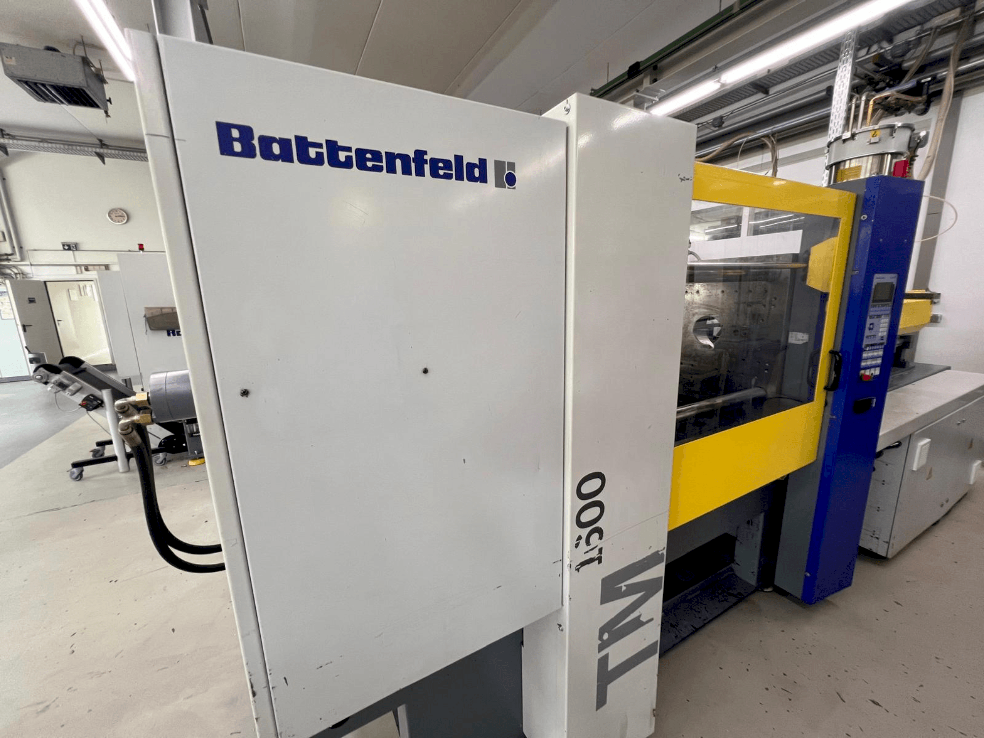 Vista Frontal  da Battenfeld TM 1600/1000  máquina