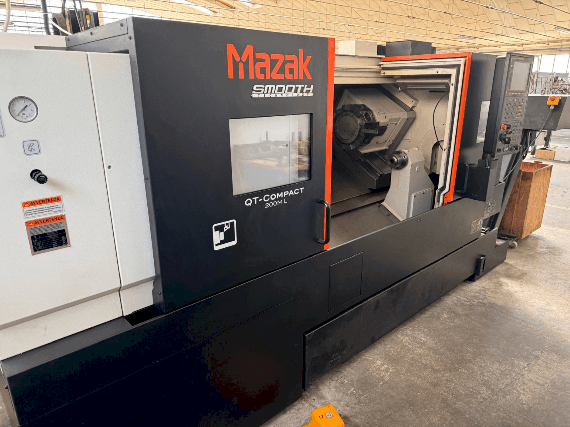 Vista Frontal  da Mazak QT COMPACTG 200ML  máquina