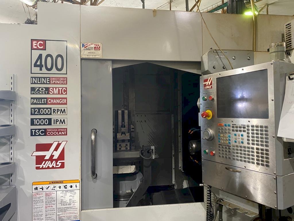 Vista Frontal  da HAAS EC-400  máquina