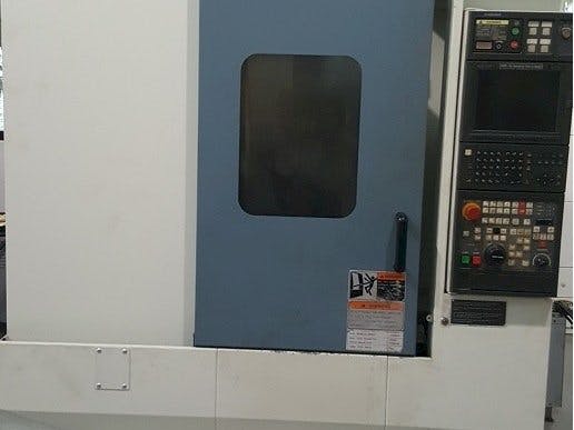 Vista Frontal  da MORI SEIKI Accumill 4000  máquina