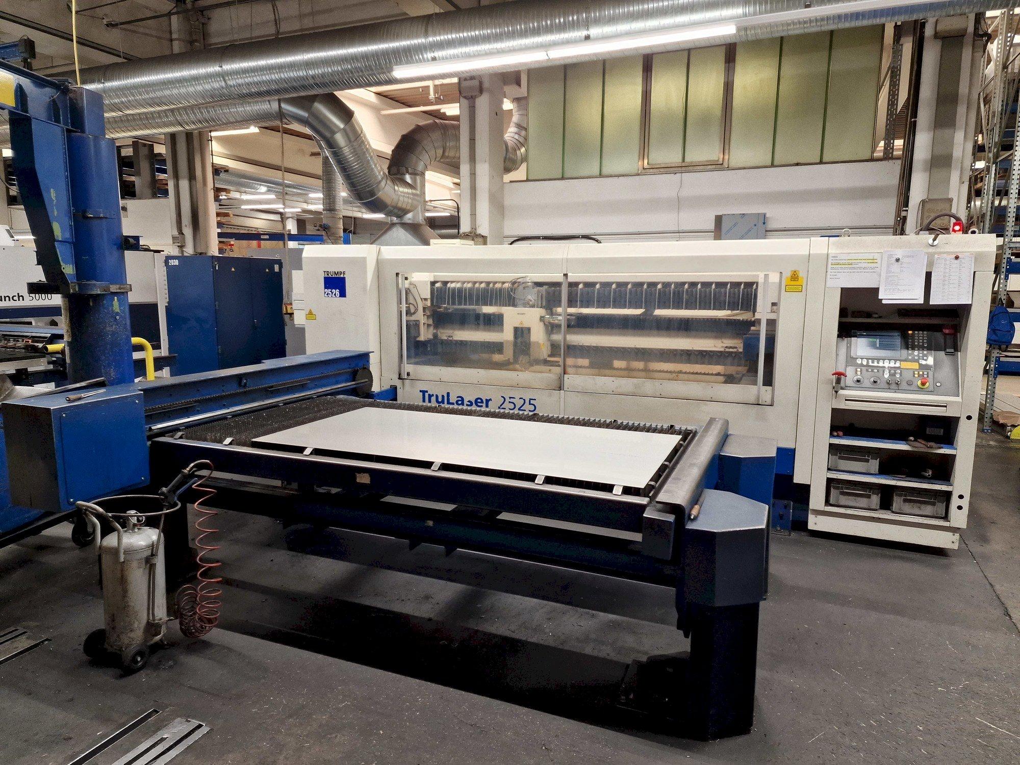 Vista Frontal  da Trumpf TruLaser 2525 4kW  máquina