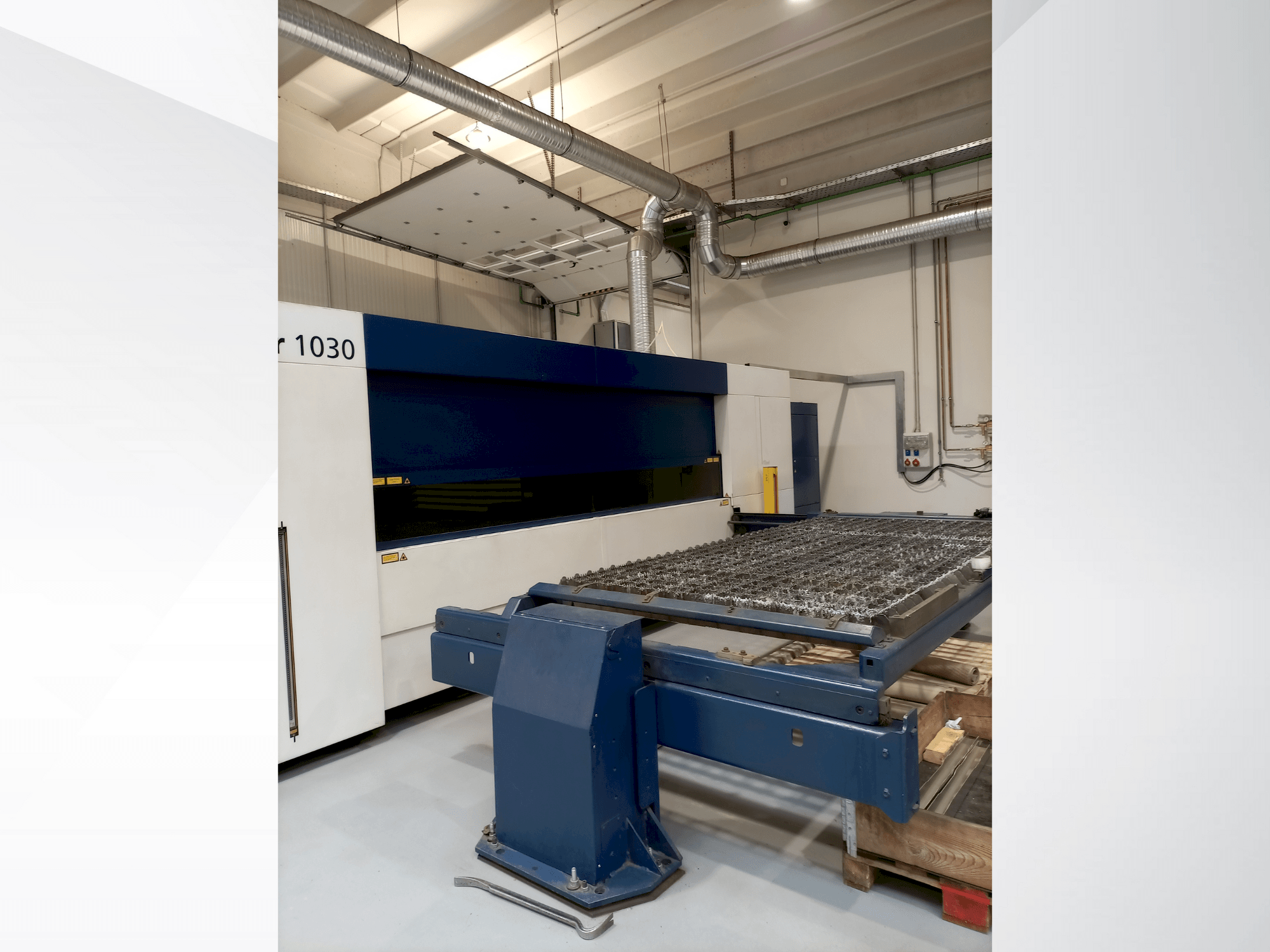 Vista Frontal  da TRUMPF TruLaser 1030  máquina