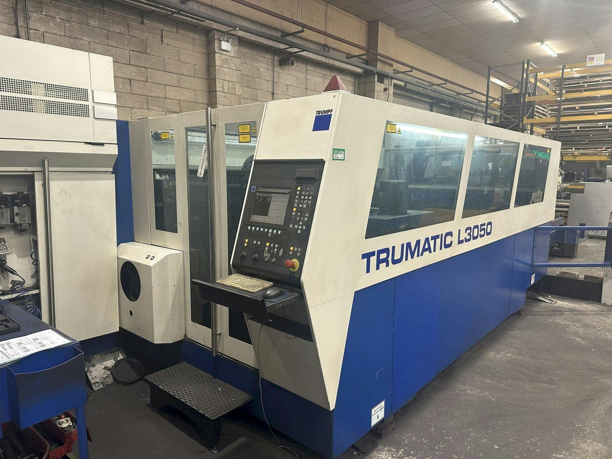 Vista Frontal  da Trumpf Trumatic L3050  máquina