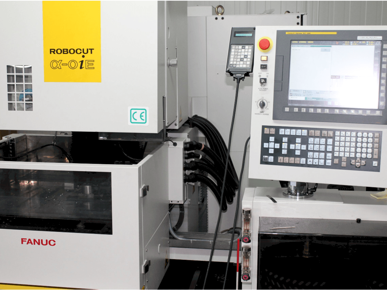 Vista Frontal  da FANUC RoboCut Alfa OiE  máquina