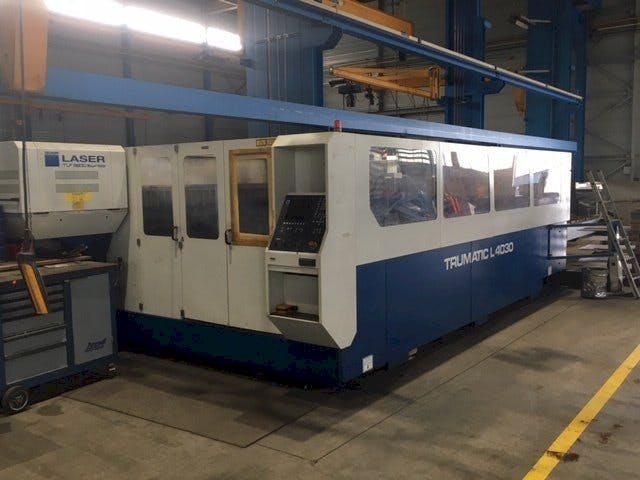 Vista Frontal  da Trumpf Trumatic L4030  máquina