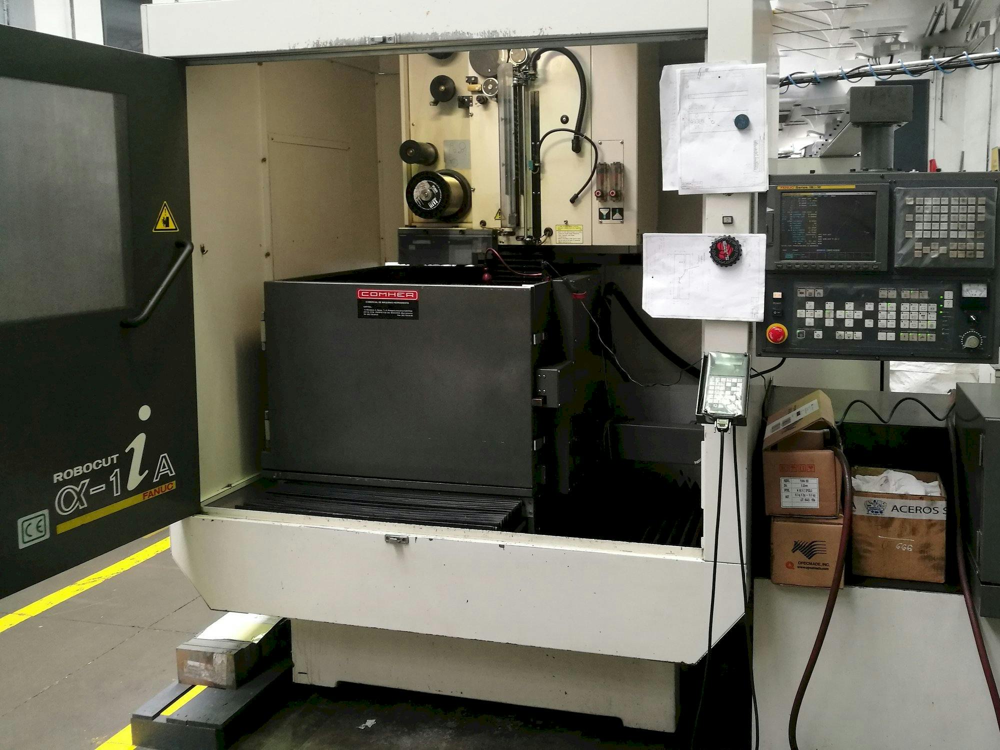 Vista Frontal  da FANUC Robocut ALPHA -1iA  máquina