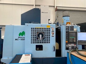 Vista Frontal  da Matsuura MC-1000 VGX  máquina