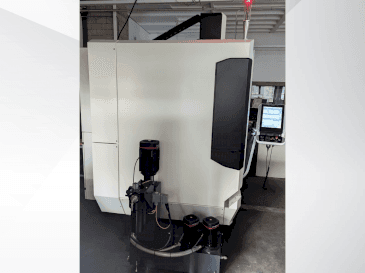 Vista Frontal  da DMG MORI CMX 50U  máquina