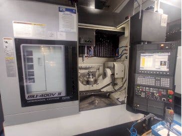 Vista Frontal  da Okuma MU-400V-II  máquina