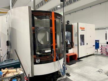 Vista Frontal  da Mazak HCN-5000  máquina