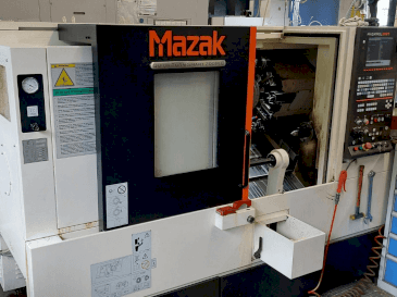 Vista Frontal  da Mazak QUICK TURN SMART 200 ML  máquina