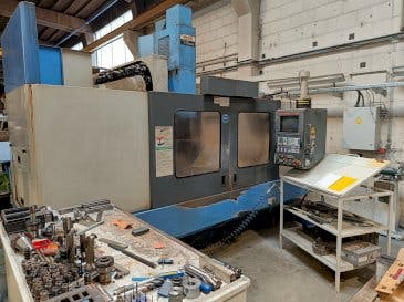 Vista Frontal  da Mazak MTV655/60  máquina