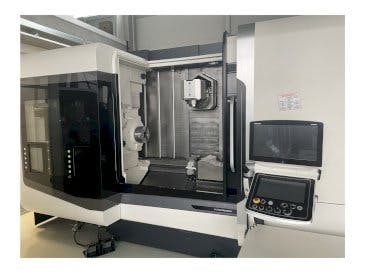 Vista Frontal  da DMG MORI NTX 2500/1500  máquina