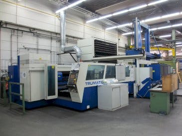 Vista Frontal  da Trumpf Trumatic L 3050  máquina