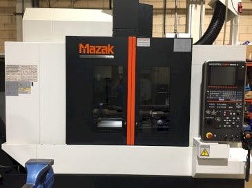 Vista Frontal  da Mazak VCS 530C  máquina