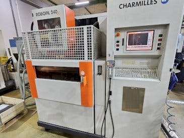 Vista Frontal  da CHARMILLES ROBOFIL 240 CC  máquina