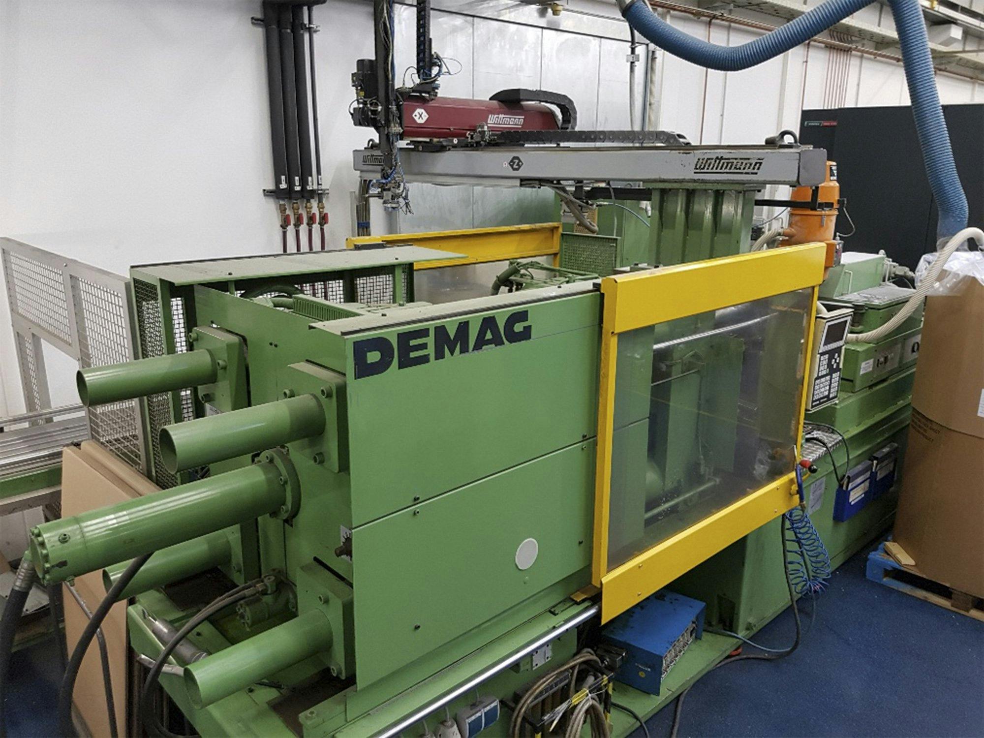 Vista Esquerda  da DEMAG D200-730 NCIII  máquina