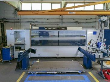 Vista Frontal  da Trumpf TruLaser 1030 (L22)  máquina