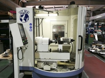 Vista Frontal  da UT.MA P20 CNC  máquina