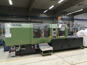 Vista Esquerda  da DEMAG Ergotech 200-610 NC  máquina