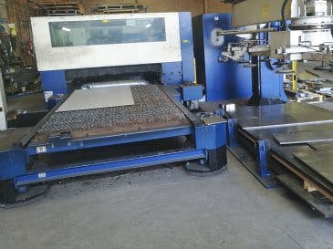 Vista Frontal  da Trumpf Trumatic L3050  máquina