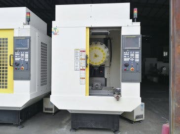 Vista Frontal  da FANUC α-D14MiA  máquina