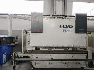 Vista Frontal  da LVD PPEB 160-30 MNC 95  máquina