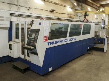 Vista Esquerda  da Trumpf Trumatic L3050  máquina