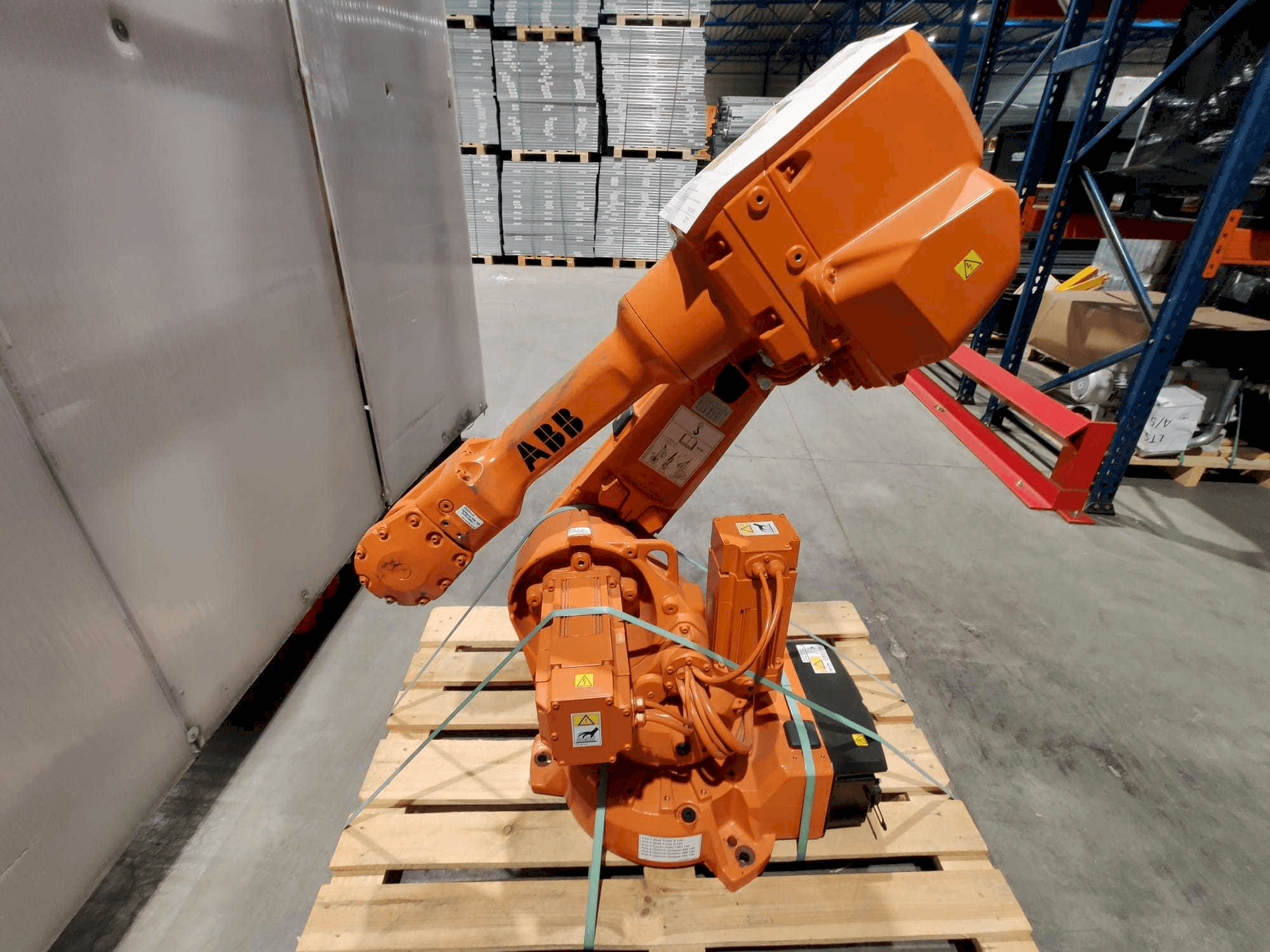 Vista Frontal da ABB IRB 2600 M2004 máquina